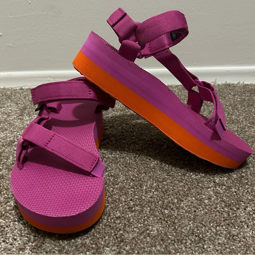 EUC Teva Flatform Universal Sandals - Picture 5 of 9